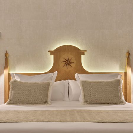 Hotel Antigua Palma - Casa Noble Bagian luar foto A bed with a headboard