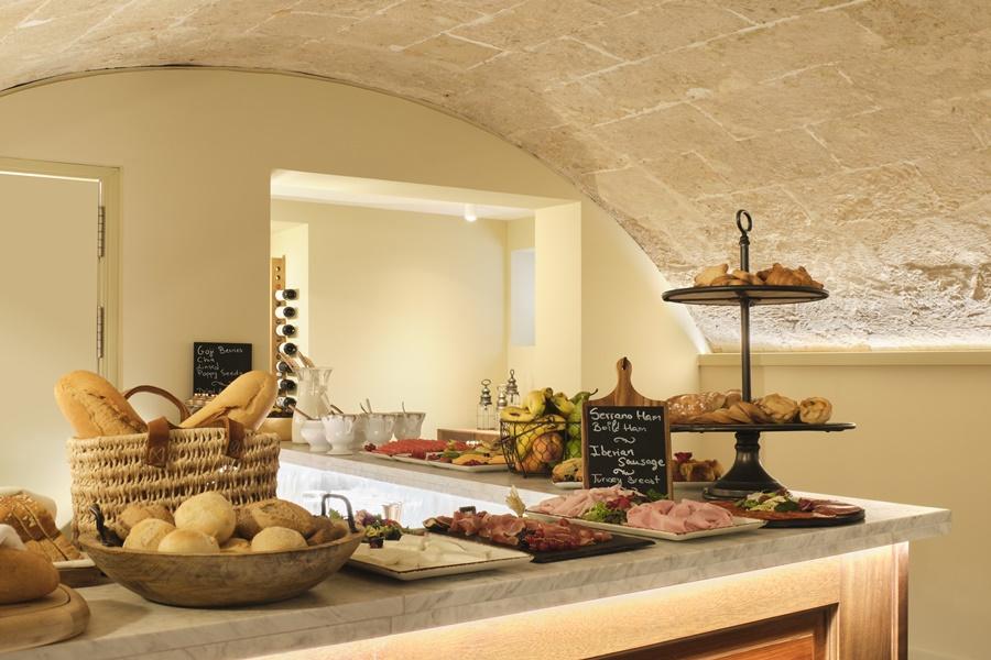 Hotel Antigua Palma - Casa Noble Bagian luar foto A typical buffet