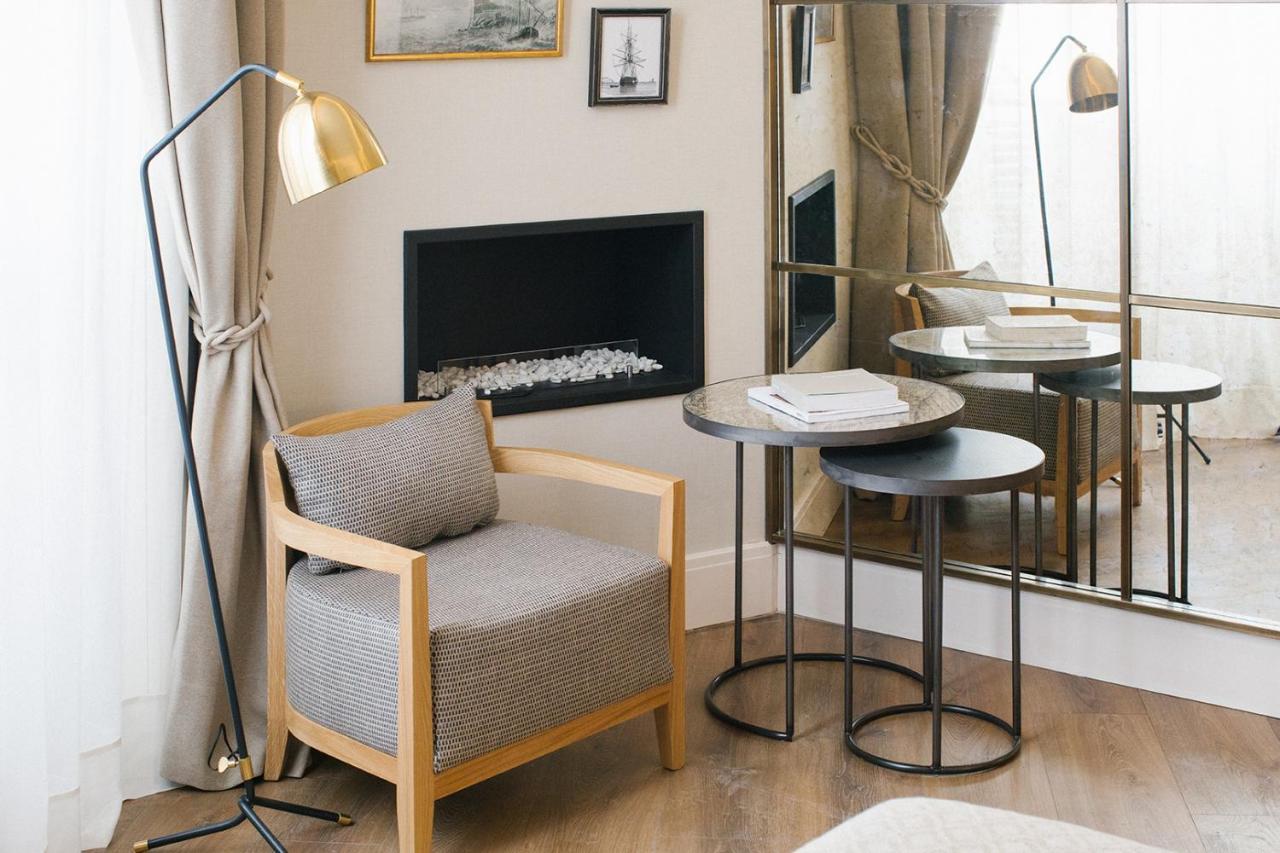 Hotel Antigua Palma - Casa Noble Bagian luar foto A floor lamp