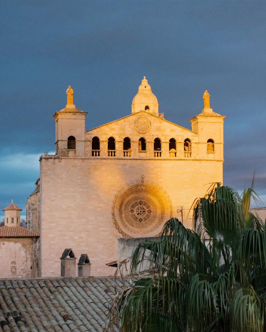 Hotel Antigua Palma - Casa Noble Bagian luar foto The cathedral of Pollença