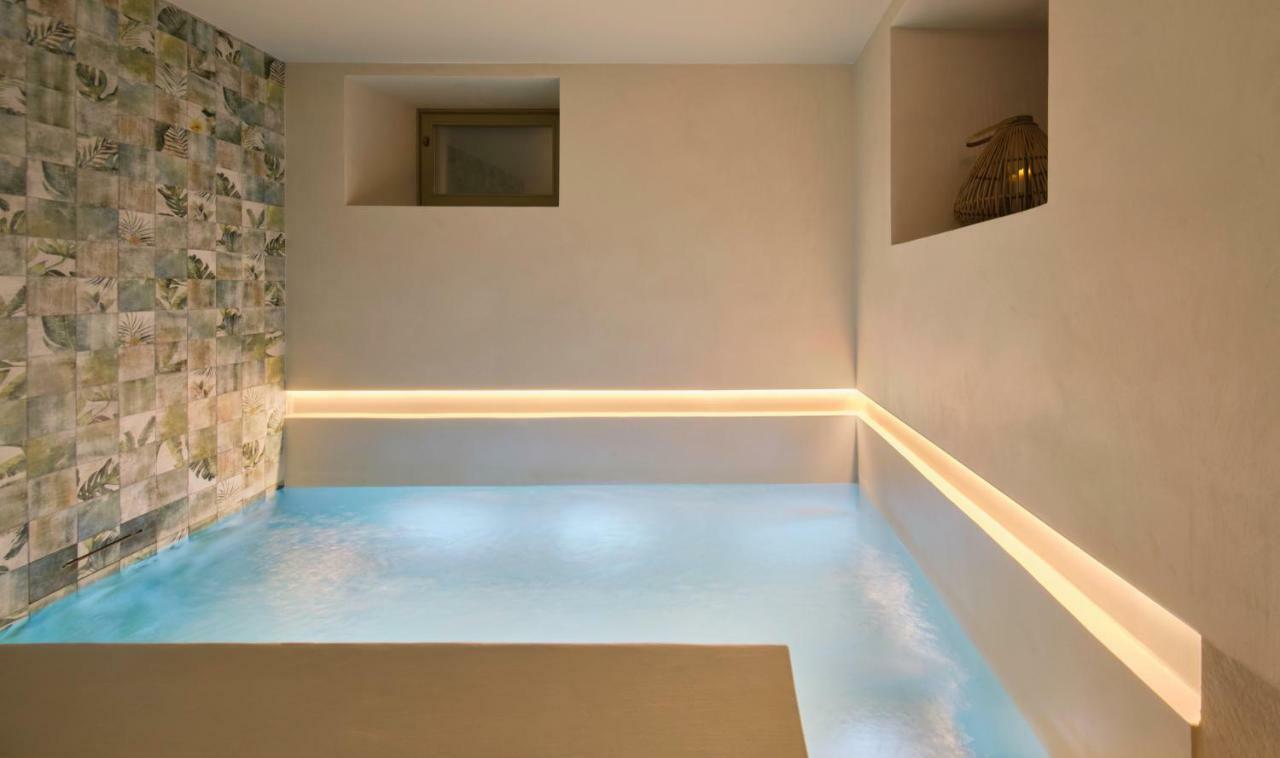 Hotel Antigua Palma - Casa Noble Bagian luar foto A modern spa